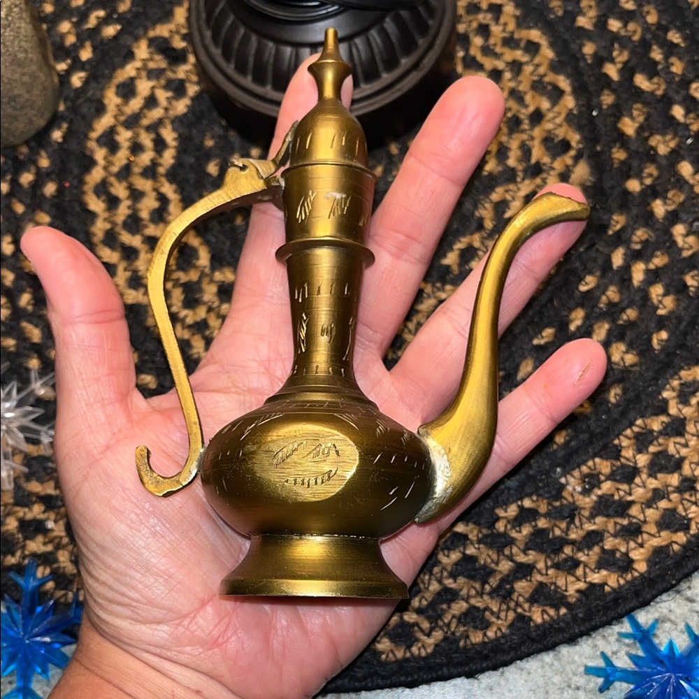Vintage Brass Saki /Oil dispenser - Picture 14 of 14